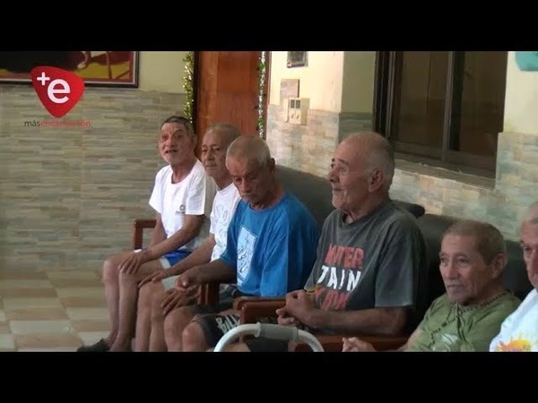 DONAN PRODUCTOS NO PERECEDEROS Y OTROS A LOS ABUELITOS