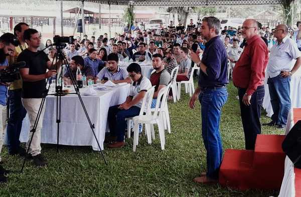 El trabajo es el único camino para que progrese el Paraguay, afirma presidente | .::Agencia IP::.