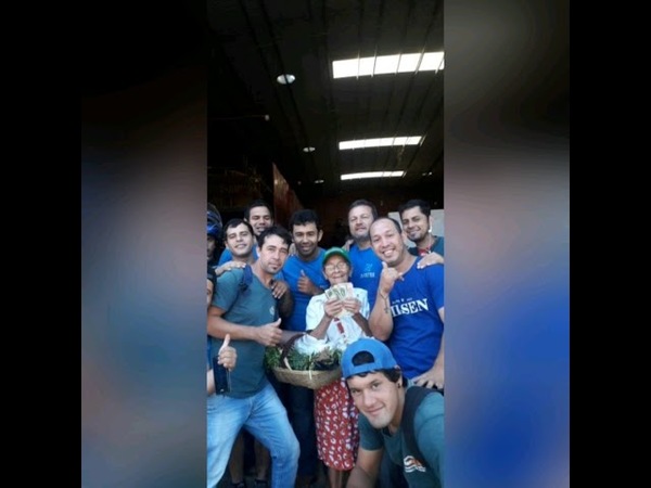 TRABAJADORES HICIERON VAQUITA PARA EL ''AGUINALDO'' DE SU AMIGA YUYERA DE 84 AÑOS