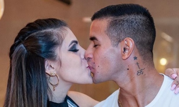 Derlis González y Karimi celebran su quinto aniversario