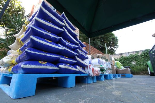Juntan alimentos para donar a comunidades vulnerables en Navidad