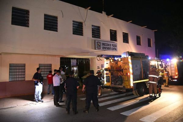 Principio de incendio en comisaría 50ª Central de Luque - Nacionales - ABC Color