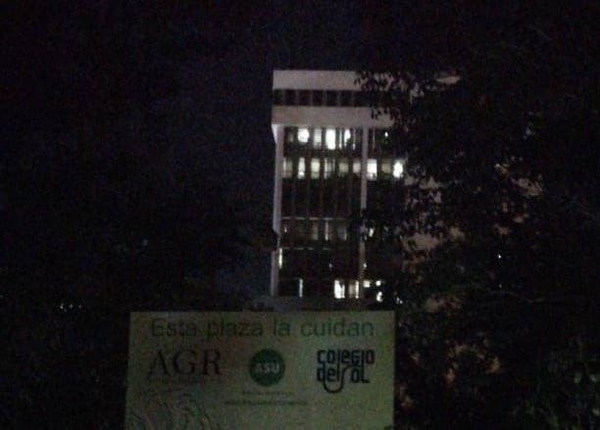 HOY / ¿Alguien pasó la noche la Muni? Oficinas con luces prendidas, denuncia concejal