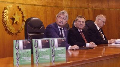Camarista lanzó su libro sobre “El habeas data en el Paraguay” - Artes y Espectáculos - ABC Color