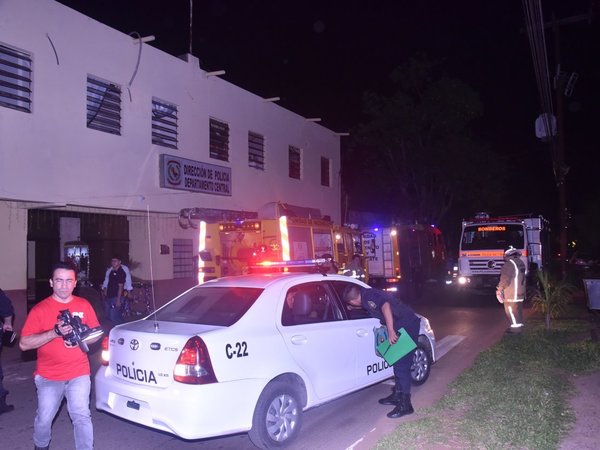 Explosión de aire acondicionado causa principio de incendio en sede policial