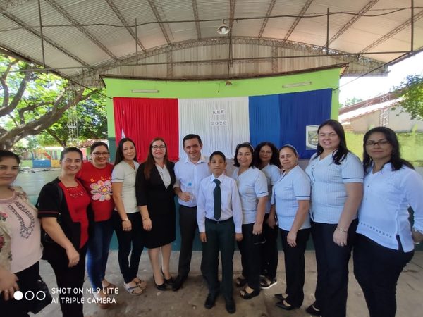 kits escolares en la escuela Luis Caminos | San Lorenzo Py