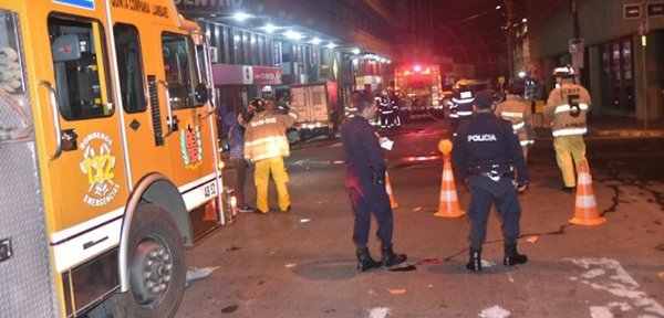 Incendio consume gran parte de una despensa en Asunción | Noticias Paraguay