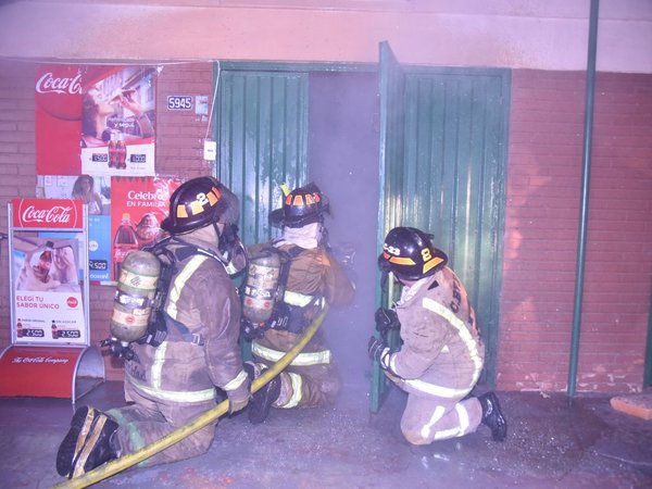 Calentamiento de balanza eléctrica causa incendio en despensa