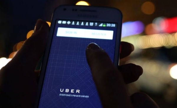 HOY / Pasajera de Uber vive momentos de terror: denuncia a conductor de llevarla a motel