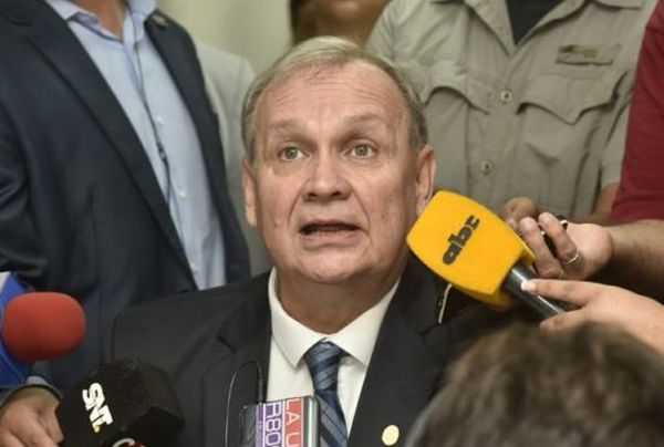 Como «gesto de grandeza», renuncia intendente de Asunción | Radio Regional 660 AM