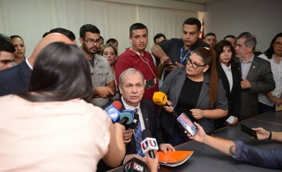 HOY / Mario Ferreiro renuncia y sube 'Nenecho' como intendente: "Es acto de grandeza"