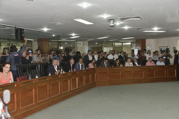 Sesionarán esta noche para elegir a un nuevo intendente - Nacionales - ABC Color