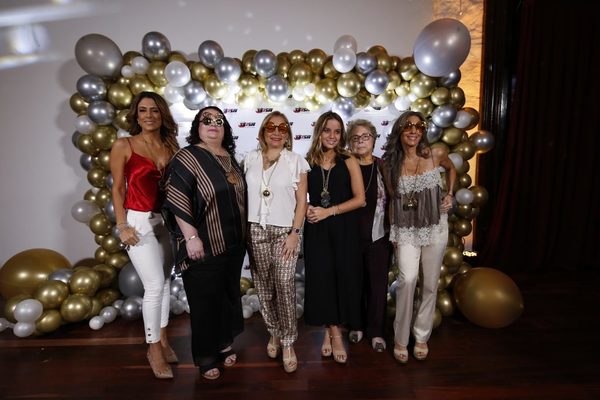 Teisa despidió el año con su equipo de colaboradores