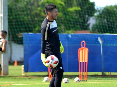 Víctor Centurión seguirá en Sol de América