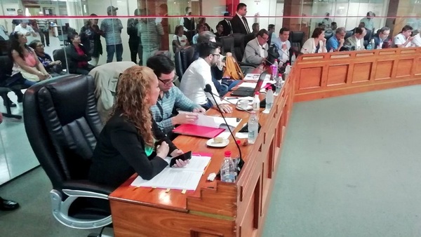 Esta noche en sesión la junta elegirá reemplazante de Ferreiro