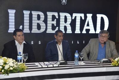 El Guma presentó a Díaz  - Libertad - ABC Color