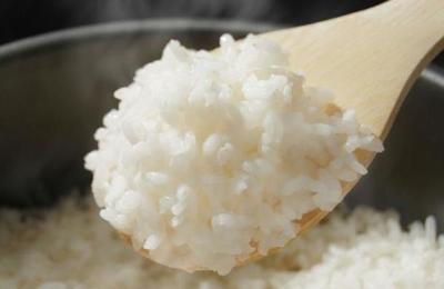 La forma en que cocinas el arroz podría dañar tu salud - SNT