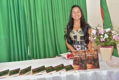 EN NARANJITO, JOVEN PRESENTA SU NOVELA DENOMINADA “EL COFRE DEL BOHEMIO”.