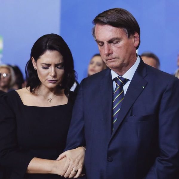Bolsonaro arremete contra investigación a su hijo por corrupción