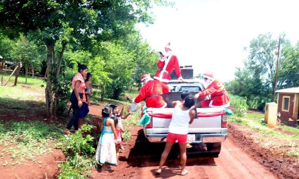 Reparten juguetes a niños de Mbarakayú por navidad