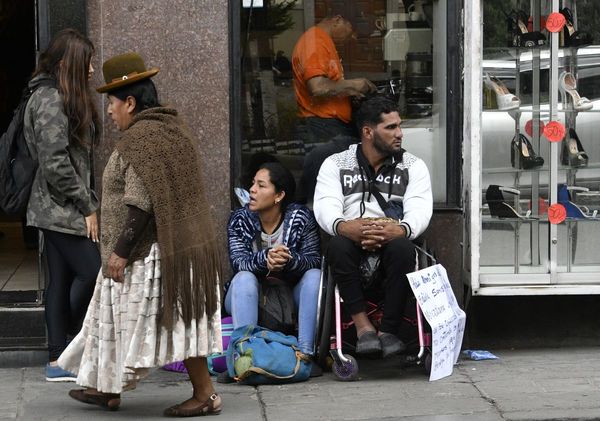 Venezolanos mendigan en Bolivia, uno de los países más pobres de Sudamérica