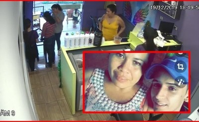 Mujer hurta celular mientras pedía un helado