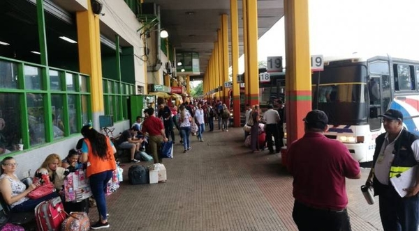 HOY / Liberan horarios de buses en la Terminal ante llegada de pasajeros para las fiestas