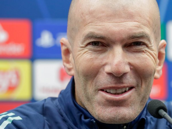 Deschamps bendice a Zidane