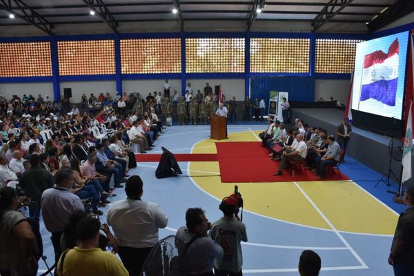 Entregan cerca de 700 becas universitarias en Caazapá