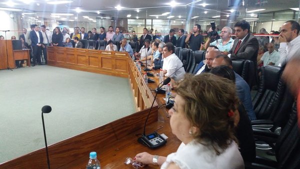 Concejales aceptan renuncia de Mario Ferreiro » Ñanduti