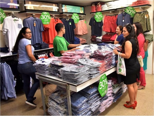 La actividad comercial se reaviva gracias al  aguinaldo y las ofertas