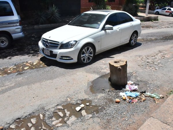 Lambaré: Grandes baches presentan avenidas reparadas a costo millonario