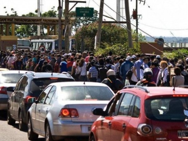 Argentinos habilitan  4 de 11 casillas en control migratorio
