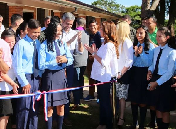 Solicitan más empleos en una inauguración - Política - ABC Color