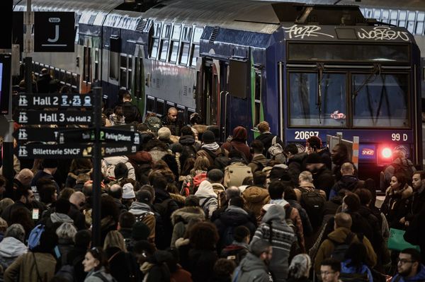 Francia: Huelga de trenes deja a miles sin transporte para Navidad