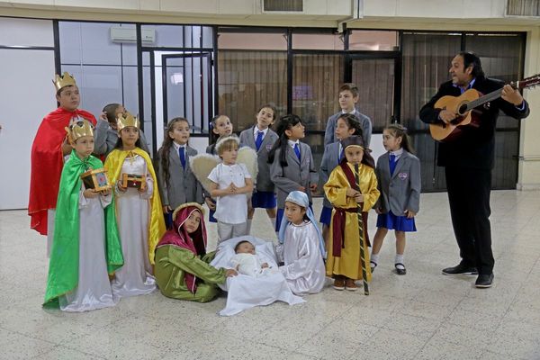 Trajeron pesebre y villancicos