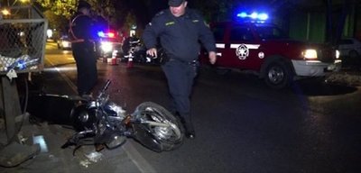 Motociclista muere aplastado durante temporal | Noticias Paraguay