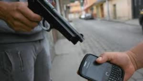 Detienen a dos personas por hurto en CDE