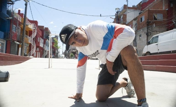 HOY / El bailarín paraguayo apreciado y bien pagado en Buenos Aires por desactivar "broncas"