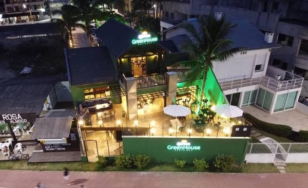 HOY / Green House: el restó-bar de un paraguayo que revoluciona Bombinhas