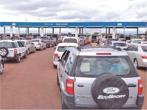 Congestión vehicular de hasta siete horas en cruce fronterizo de Itapúa