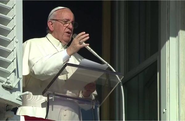 El papa elogia la fe de José y su determinación de permanecer junto a María
