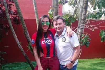 Ana Laura se promociona como “modelo independiente”