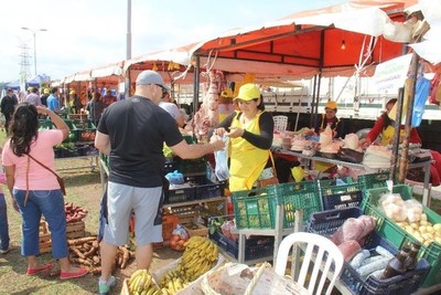 Feria granjera en la Costanera, con productos frescos a precios muy accesibles - ADN Paraguayo