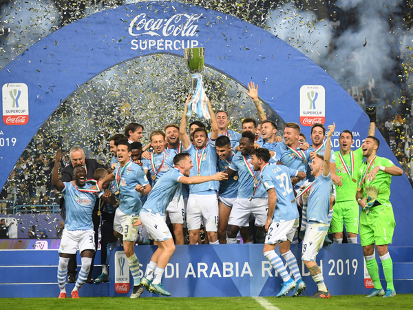 Lazio triunfa ante Juventus levanta la Supercopa de Italia