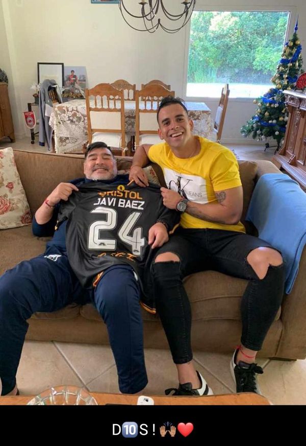 Maradona con la camiseta del Legendario - Guaraní - ABC Color