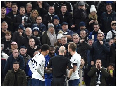 Cánticos racistas en el derbi londinense