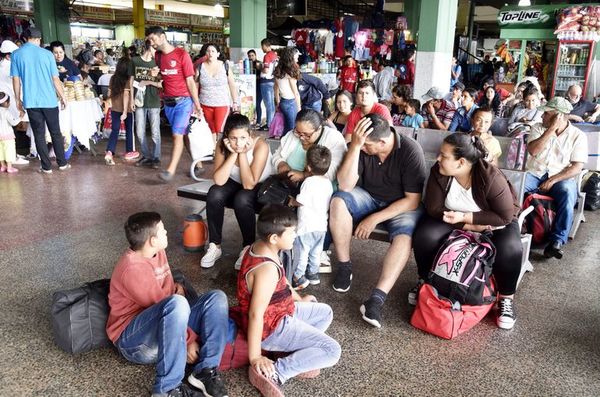 Dinatran pide no abordar los  buses fuera de las terminales - Locales - ABC Color