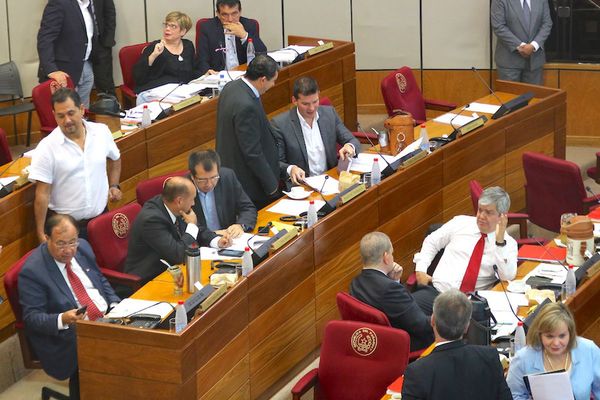 Turbulencia política obligó al pueblo a ejercer mayor control