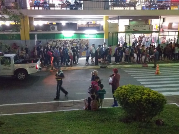 Esperan que unas 60 mil personas pasen hoy por la Terminal de Asunción